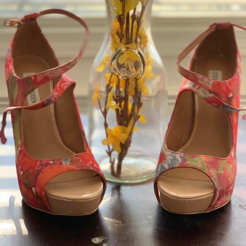 Steve Madden Floral Print Heels ( size 9) - Picture 2 of 4